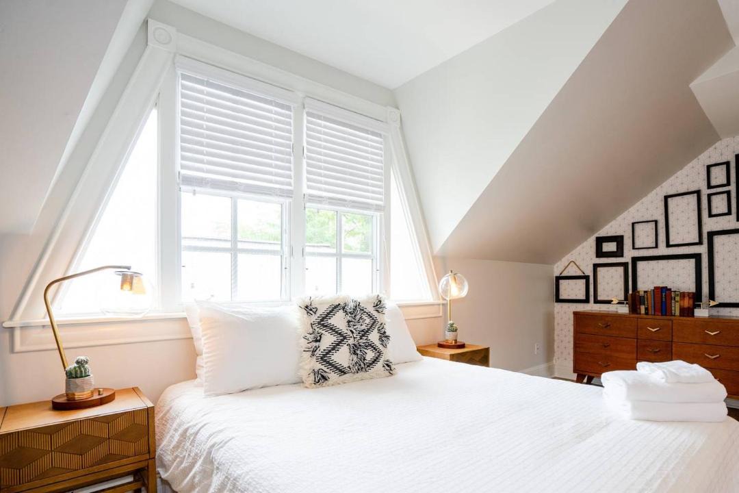 Photo of Bedroom in Five Points