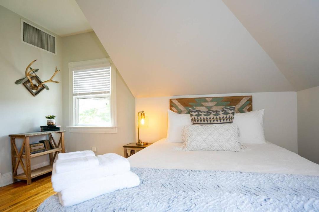 Photo of Bedroom in Five Points