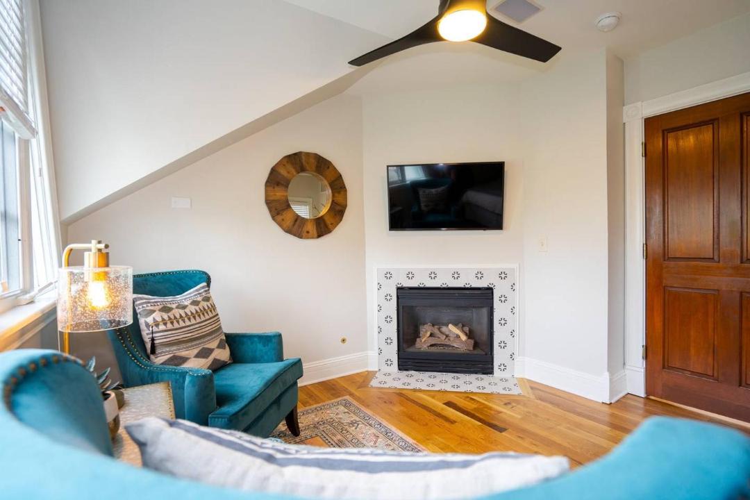 Photo of Livingroom in Five Points