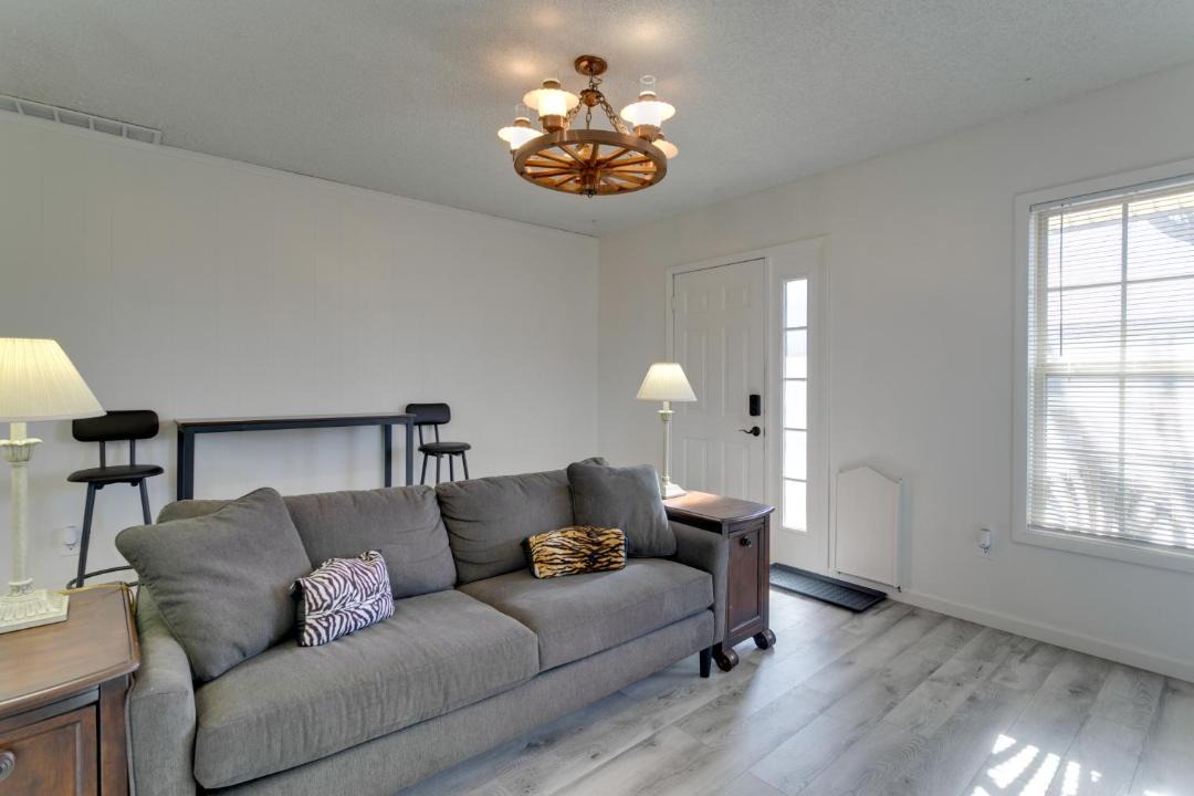Photo of Livingroom in Aurora