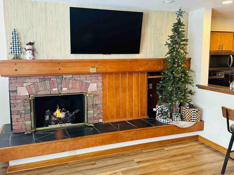 Photo of Livingroom in Lakeside Village