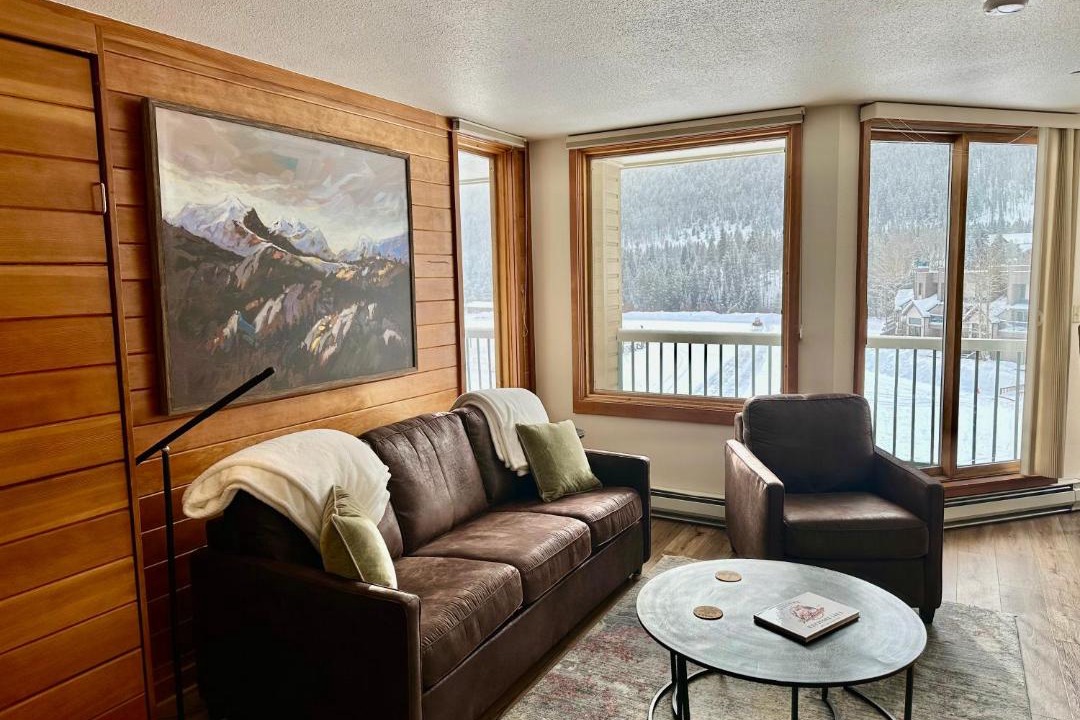 Photo of Livingroom in Lakeside Village