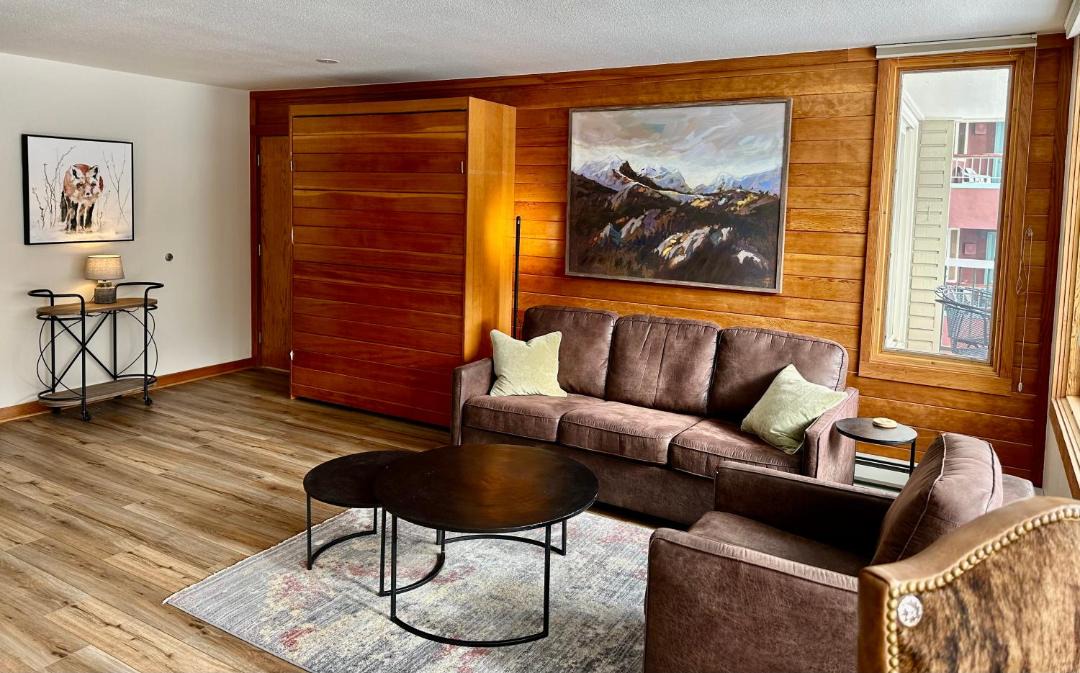 Photo of Livingroom in Lakeside Village