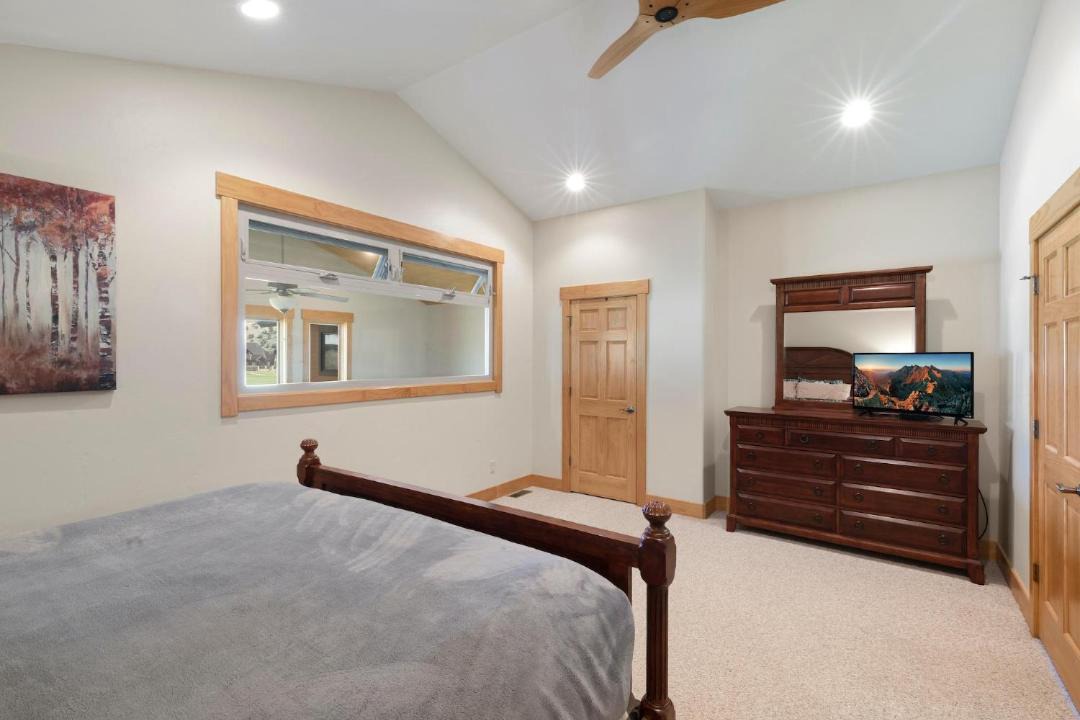 Photo of Bedroom in South Fork