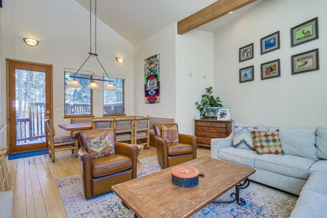 Photo of Livingroom in Warrior's Mark West