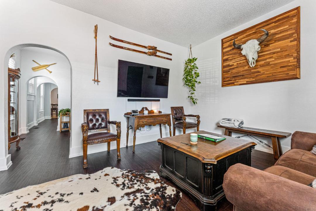 Photo of Livingroom in Five Points