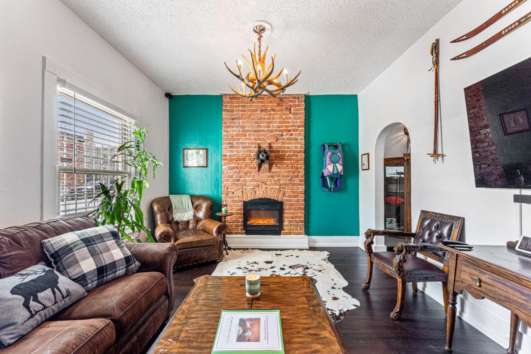Photo of Livingroom in Five Points