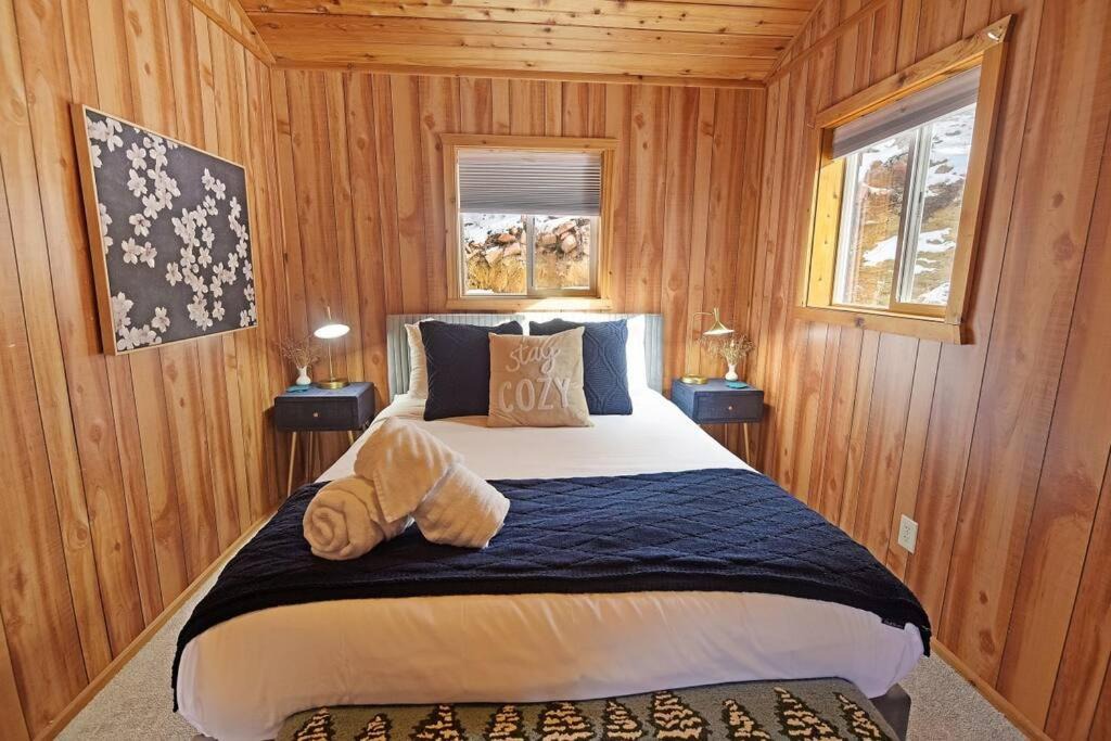 Photo of Bedroom in Pine