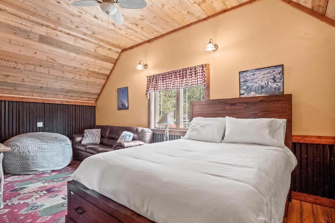Photo of Bedroom in Twin Lakes