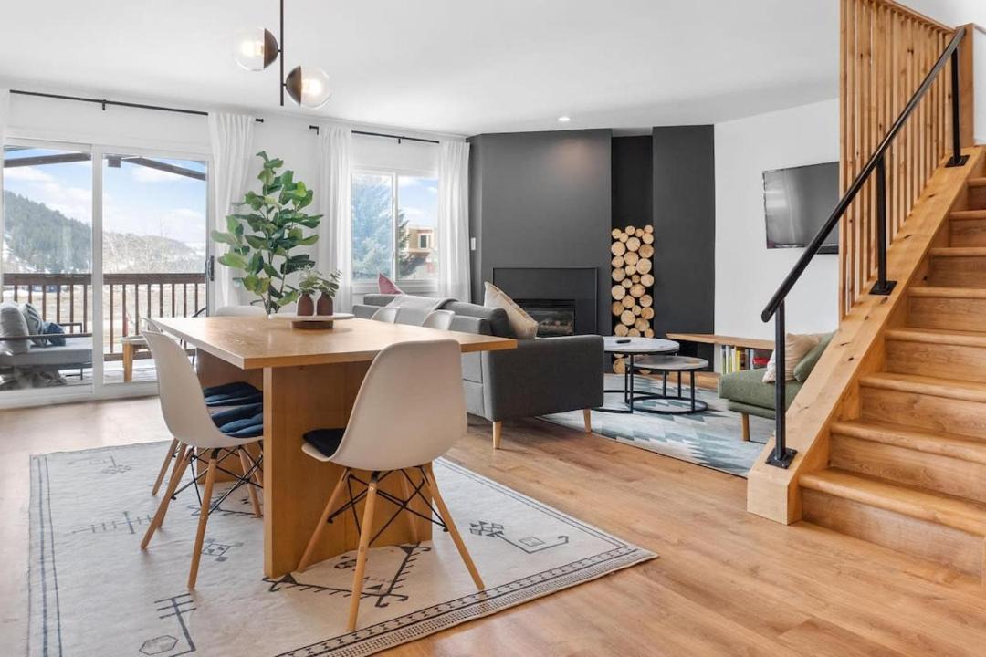 Photo of Livingroom in Summit Cove