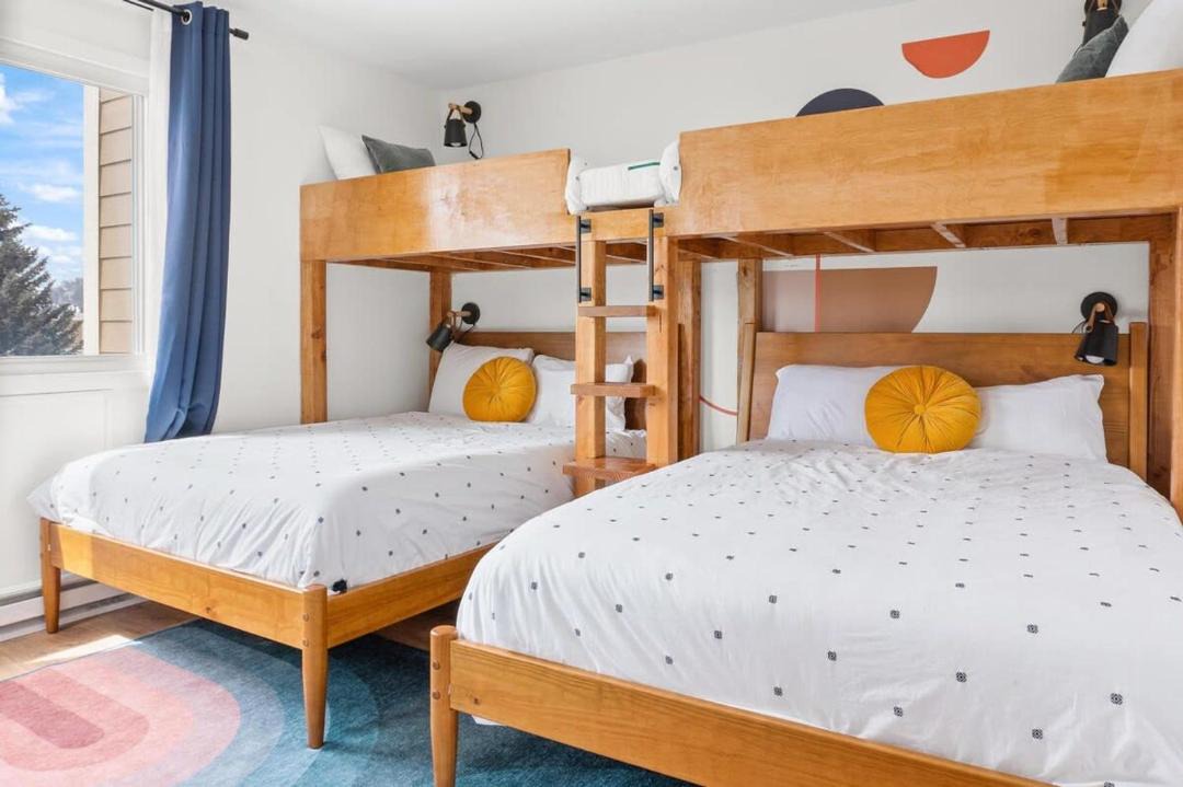 Photo of Bedroom in Summit Cove