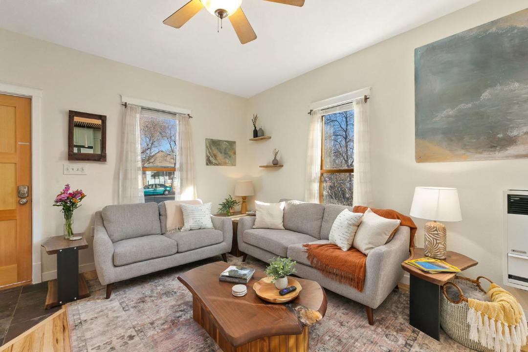Photo of Livingroom in Martinez Park