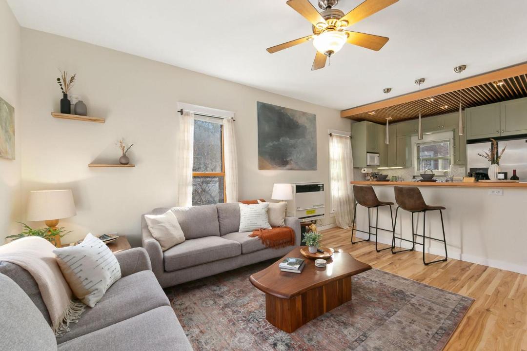 Photo of Livingroom in Martinez Park