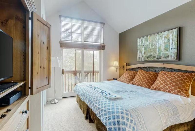 Photo of Bedroom in Lakeside Village