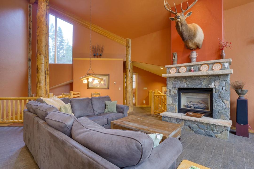 Photo of Livingroom in Warrior's Mark West