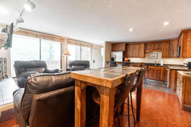 Photo of Livingroom in Vail