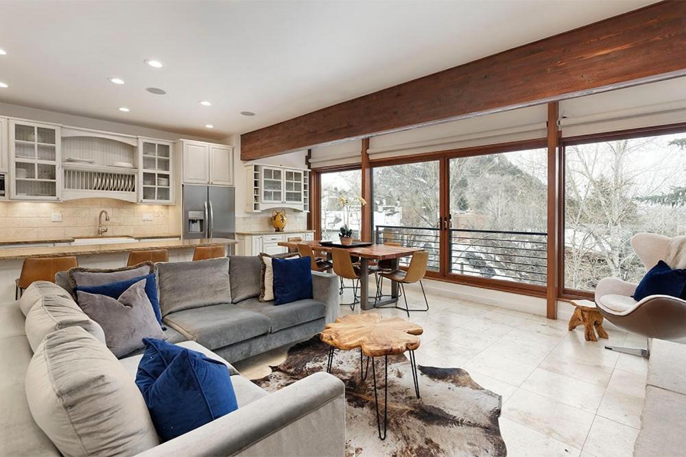 Photo of Livingroom in Aspen