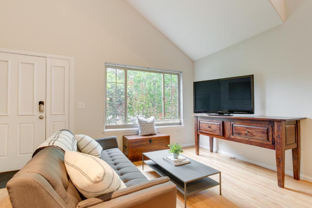 Photo of Livingroom in Highland