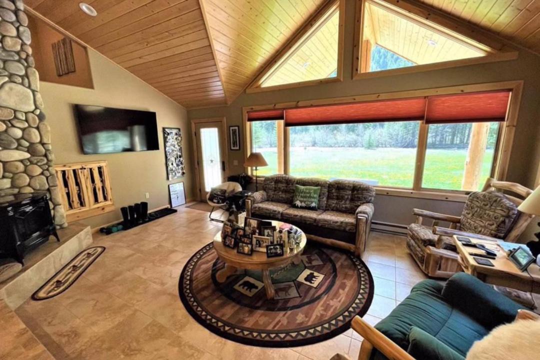 Photo of Livingroom in South Fork