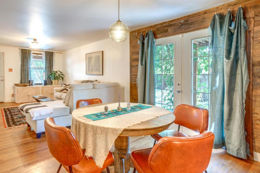 Photo of Livingroom in Sunnyside