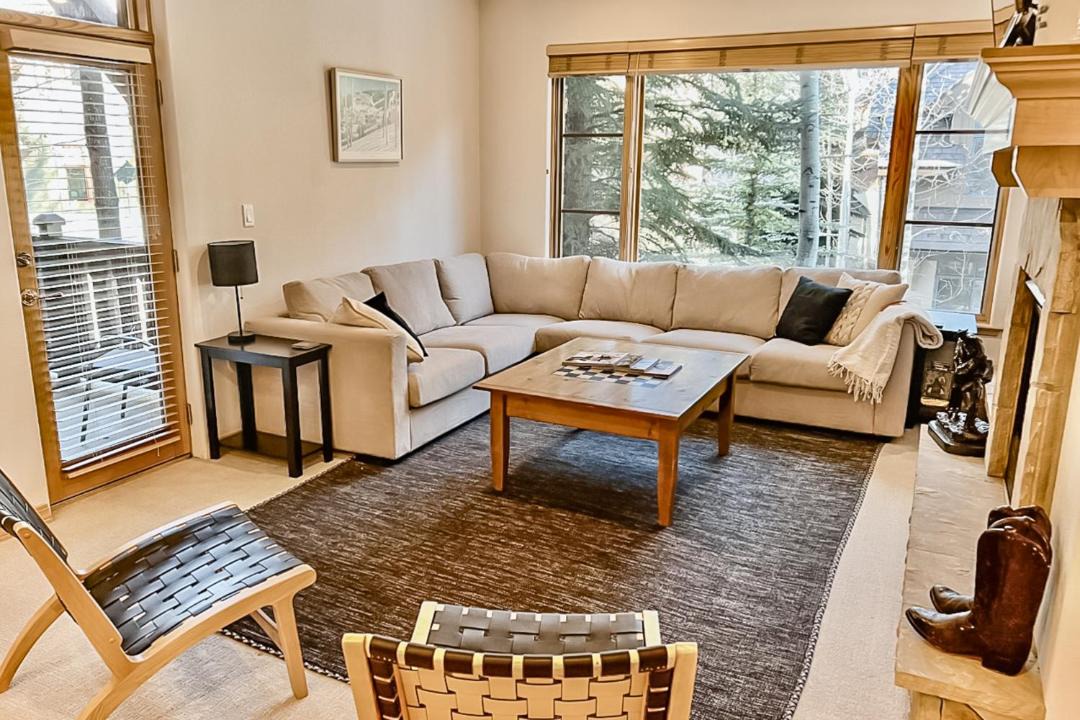 Photo of Livingroom in Edwards