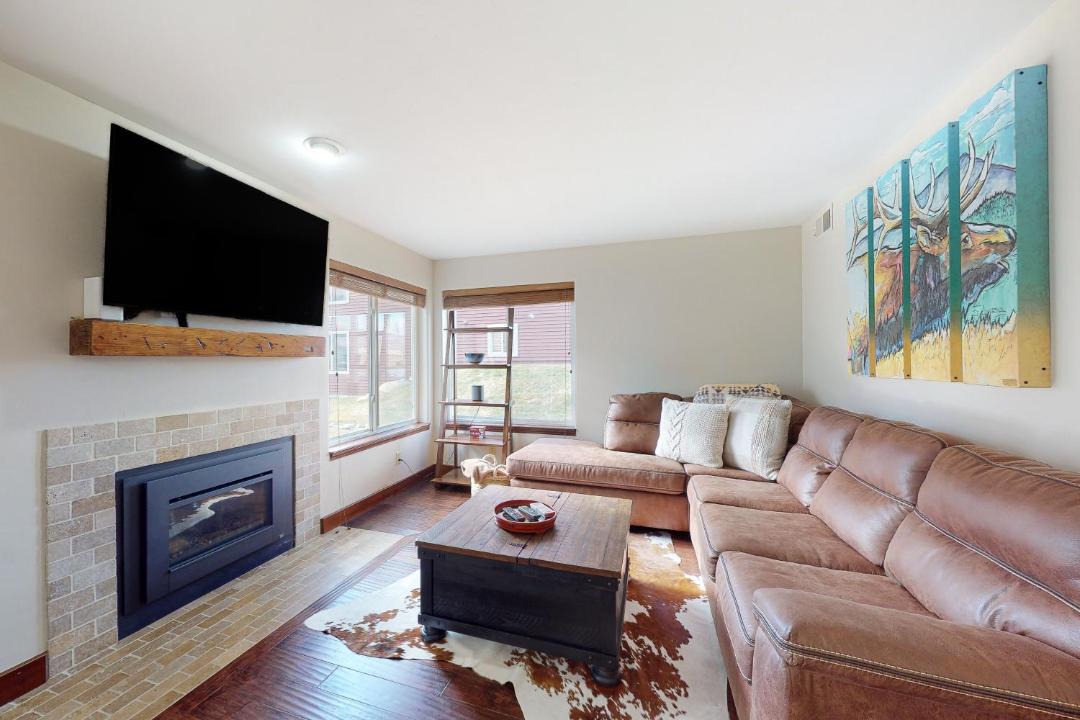 Photo of Livingroom in Edwards