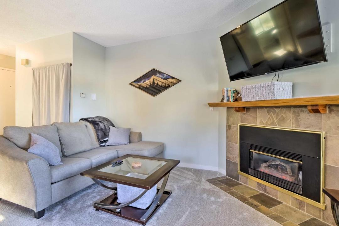 Photo of Livingroom in Summit Cove