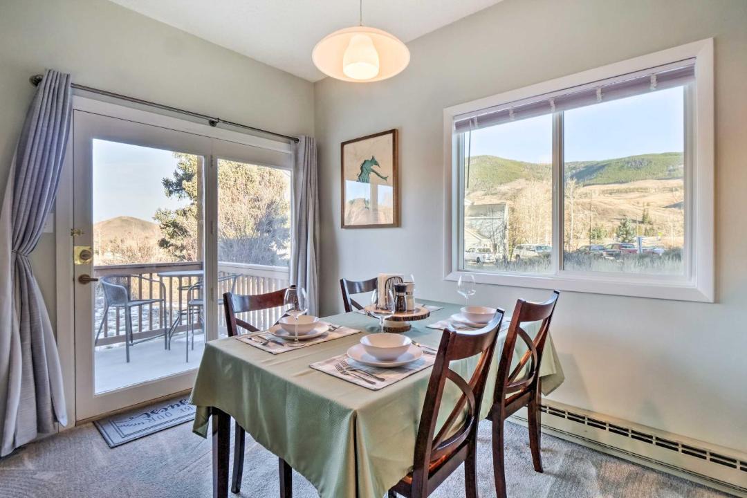 Photo of Livingroom in Summit Cove