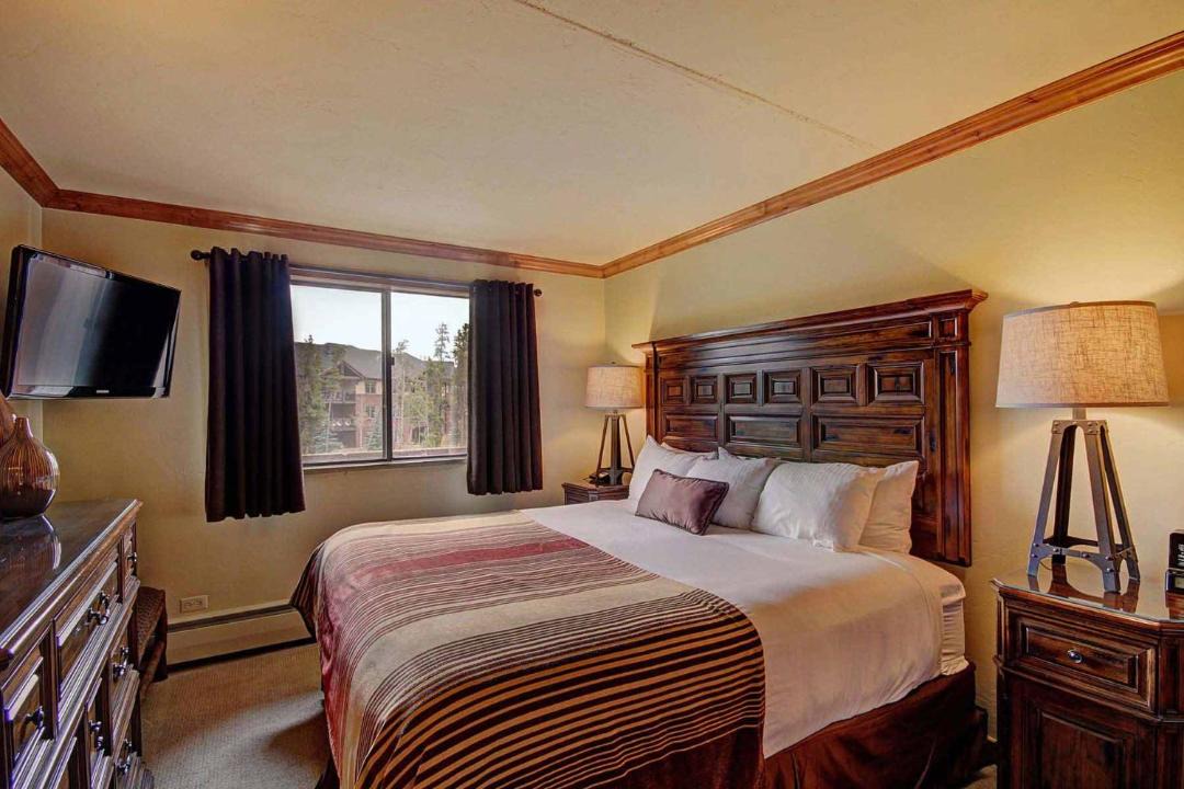 Photo of Bedroom in Peak 9