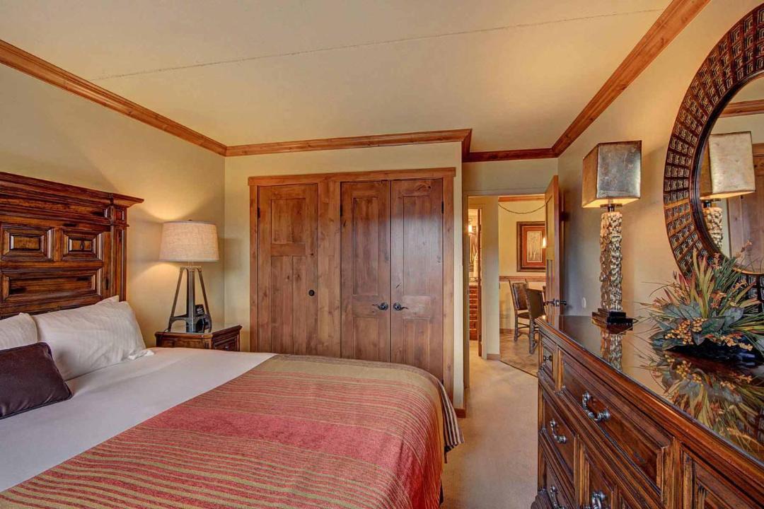 Photo of Bedroom in Peak 9