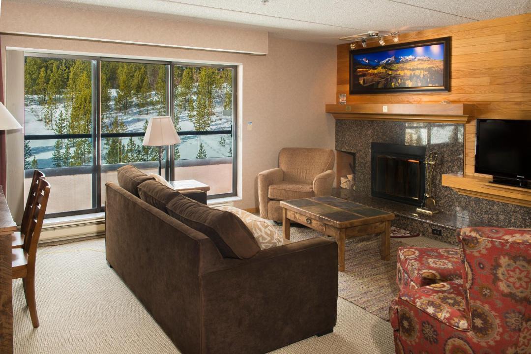 Photo of Livingroom in Peak 9