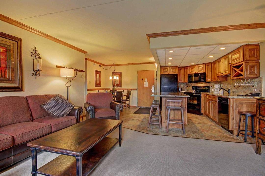 Photo of Livingroom in Peak 9