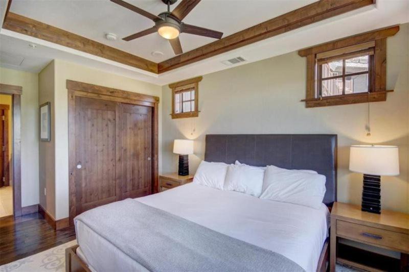 Photo of Bedroom in Peak 8