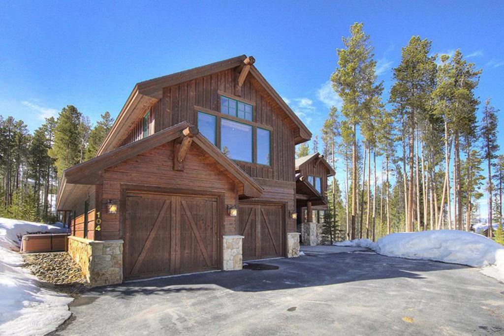 Photo of Buildings in Boulder Ridge