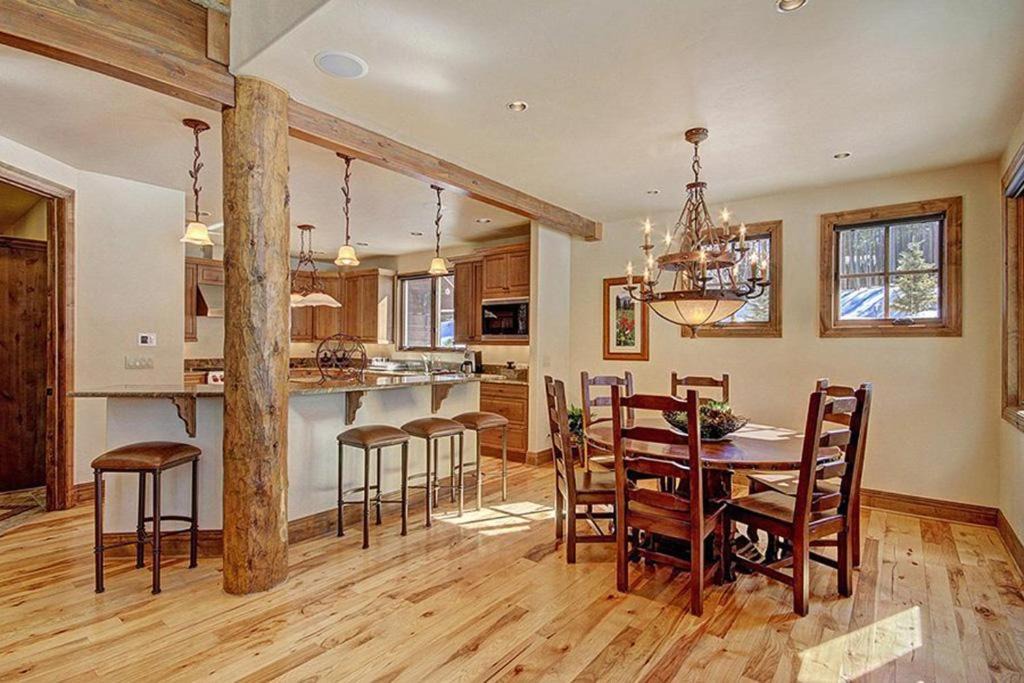 Photo of Livingroom in Boulder Ridge