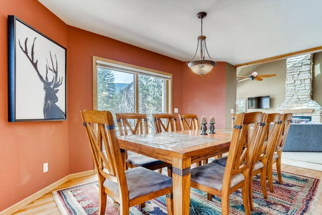 Photo of Livingroom in Three Peaks