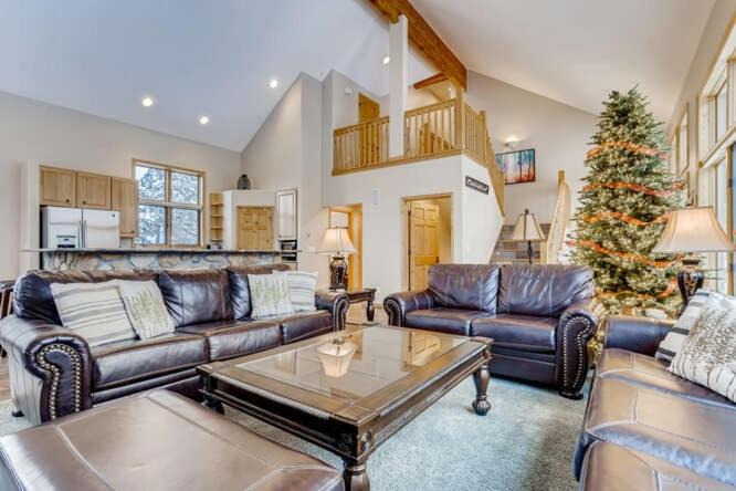 Photo of Livingroom in Three Peaks