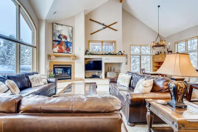 Photo of Livingroom in Three Peaks