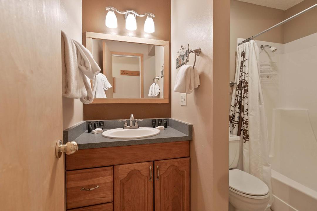 Photo of Bathroom in Peak 8