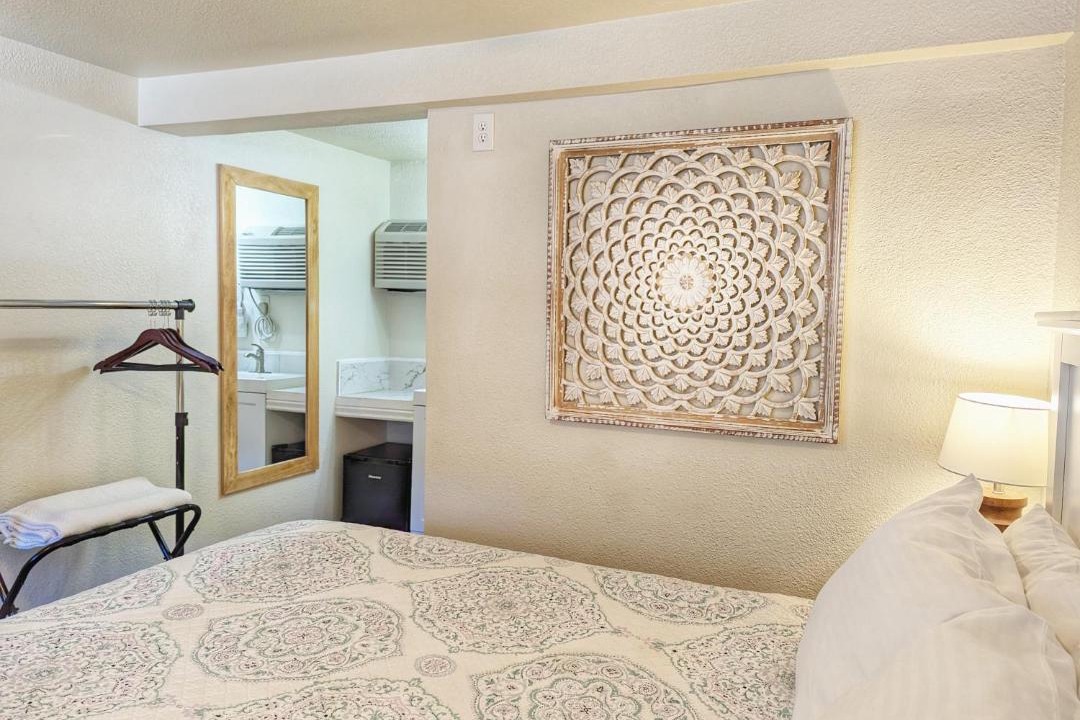 Photo of Bedroom in Manitou Springs Historic District