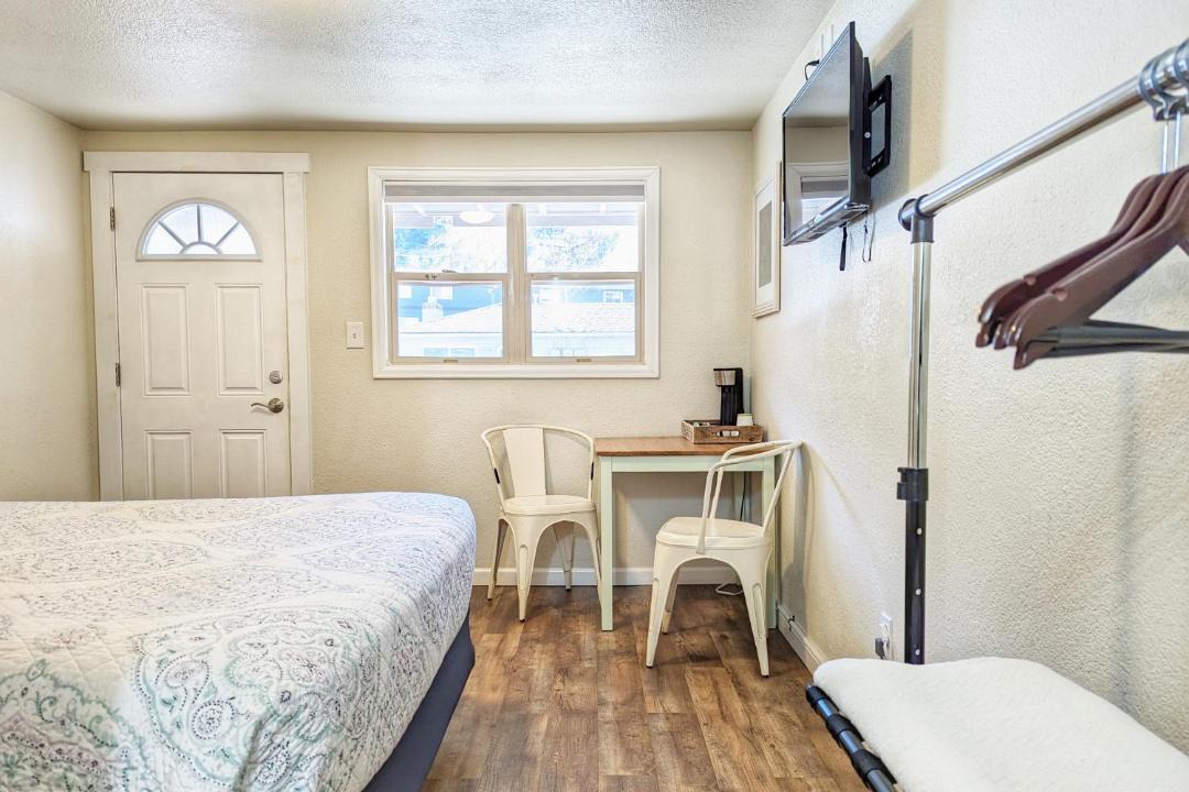 Photo of Bedroom in Manitou Springs Historic District