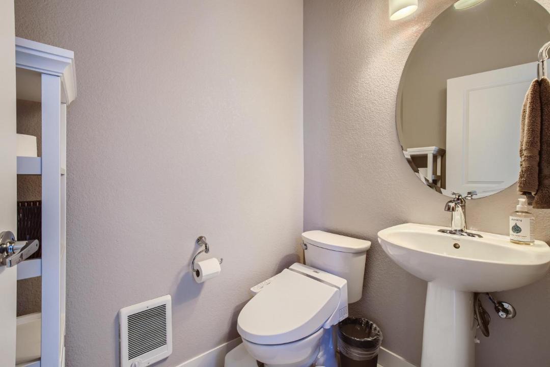 Photo of Bathroom in Jefferson Park