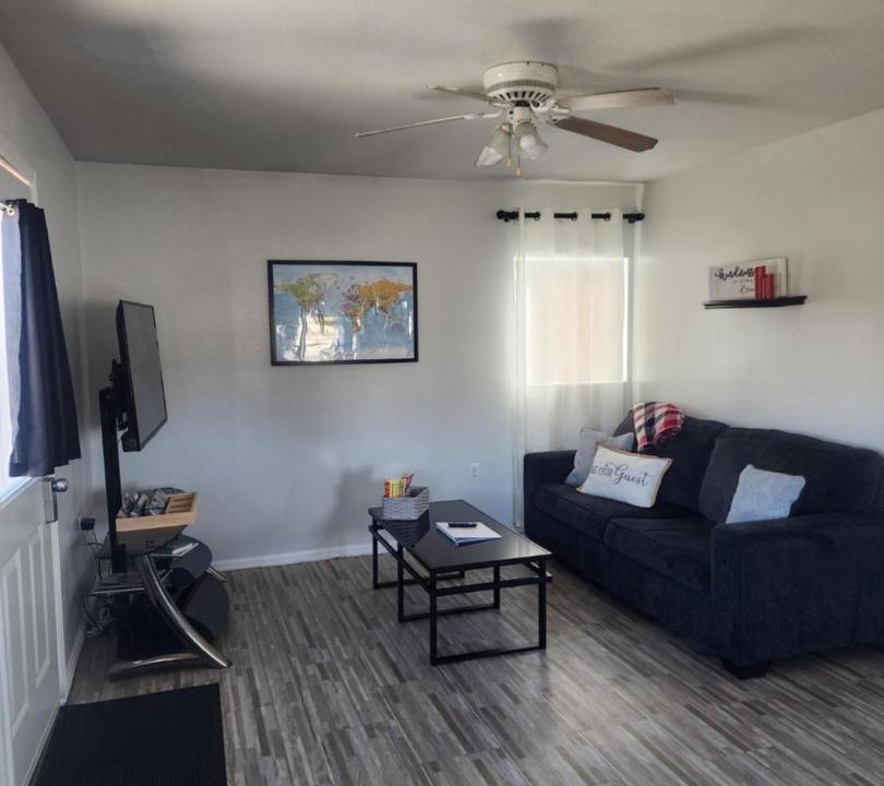 Photo of Livingroom in Fruitvale