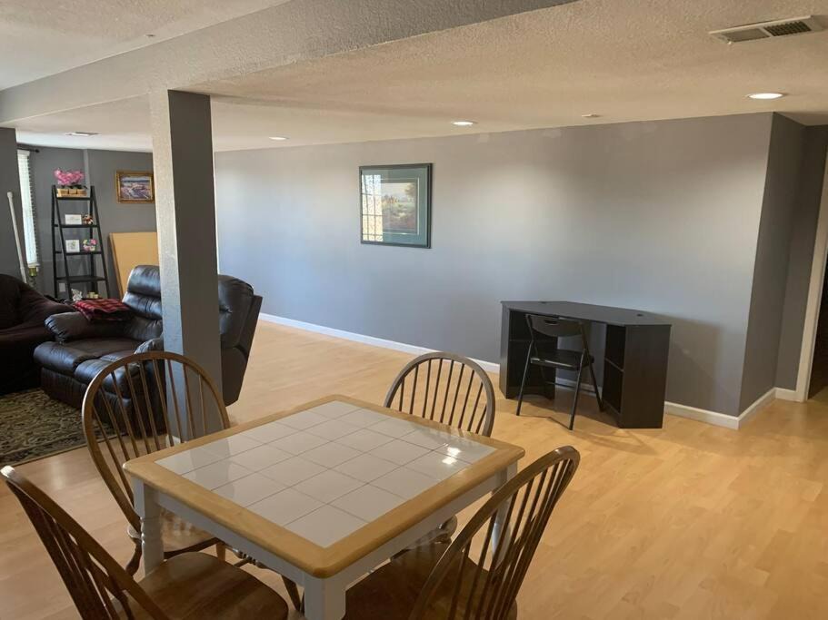 Photo of Livingroom in Aurora