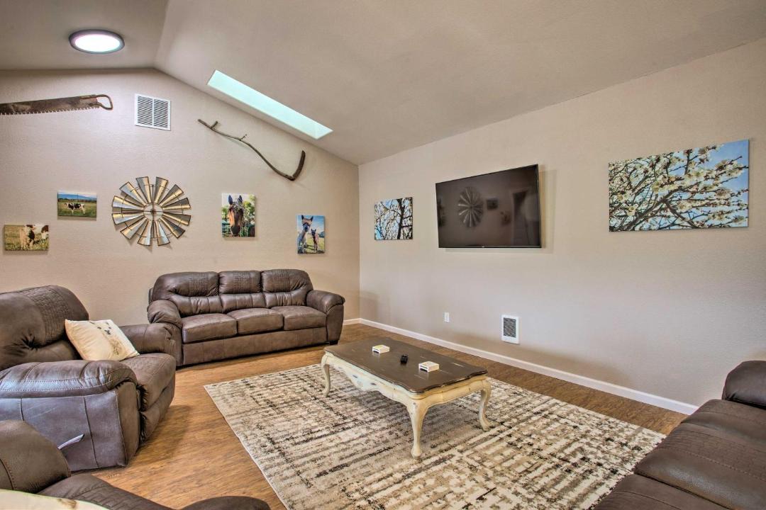 Photo of Livingroom in Fruitvale