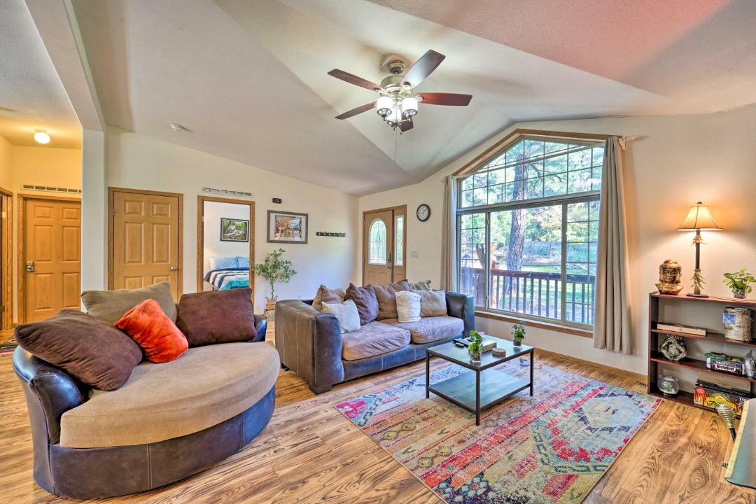 Photo of Livingroom in Forest Lakes