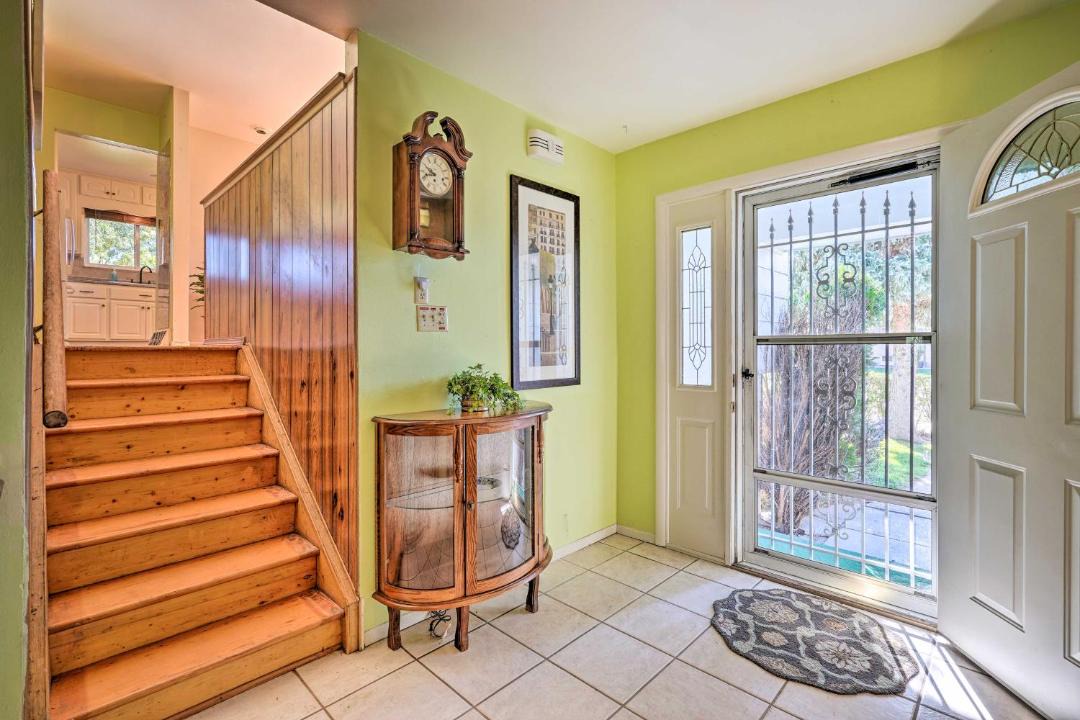 Photo of Livingroom in Security-Widefield