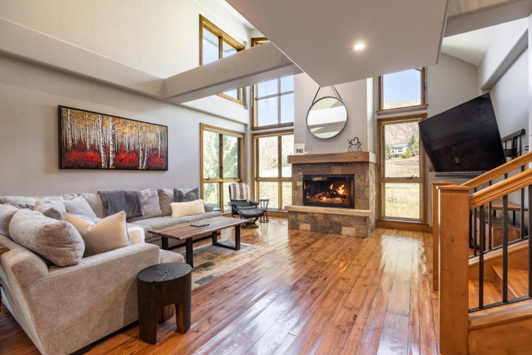 Photo of Livingroom in Avon