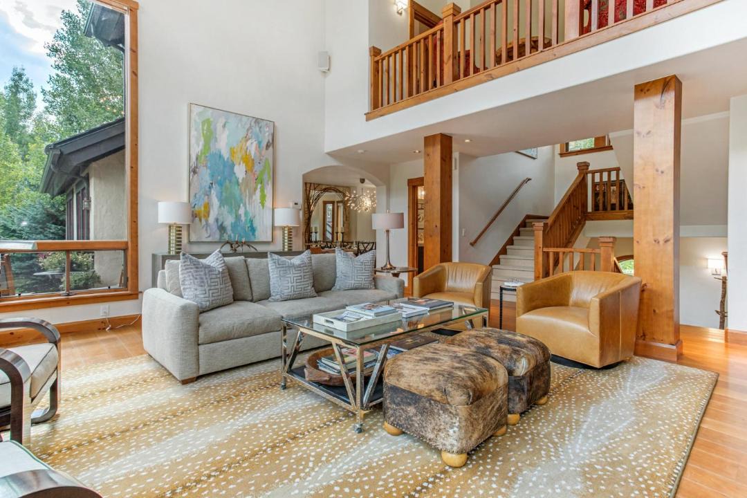 Photo of Livingroom in Edwards