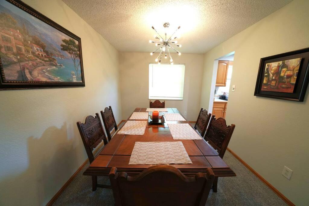 Photo of Livingroom in North Central Westminster